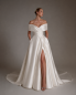 Preview: Elegantes Brautkleid mit Carmen-Ausschnitt und Beinschlitz